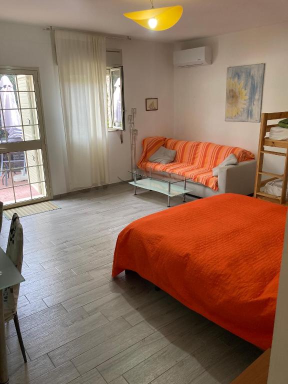 a living room with a bed and a couch at Villa Marine Plus in Fontane Bianche