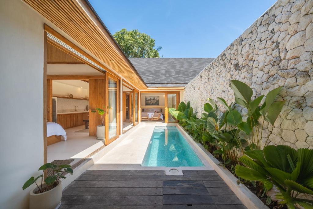 an external view of a house with a swimming pool at Tropicool Hideaway Villas in Nusa Lembongan