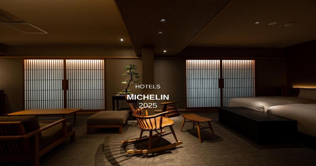 a hotel room with a bedroom with a bed and a chair at Higashiyama Shikikaboku in Kyoto
