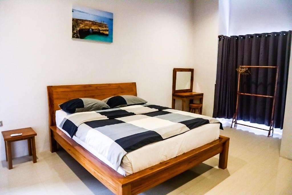 Postel nebo postele na pokoji v ubytování Lazy Inn Kuta Lombok