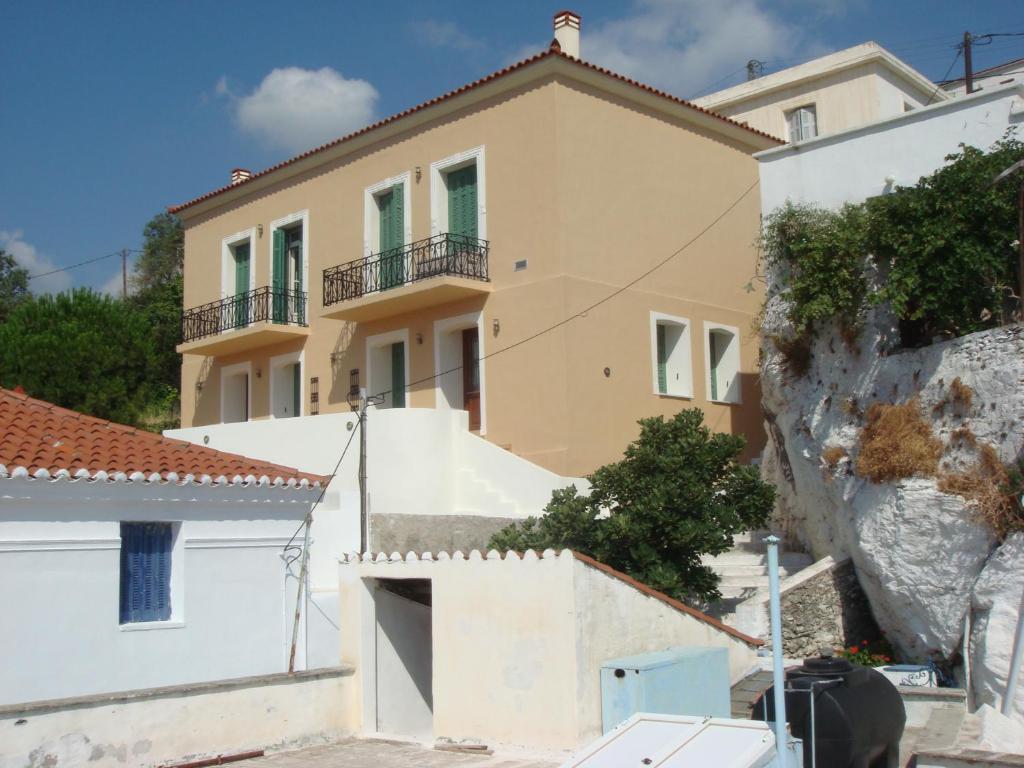 KARMI Apartments Stenies Andros