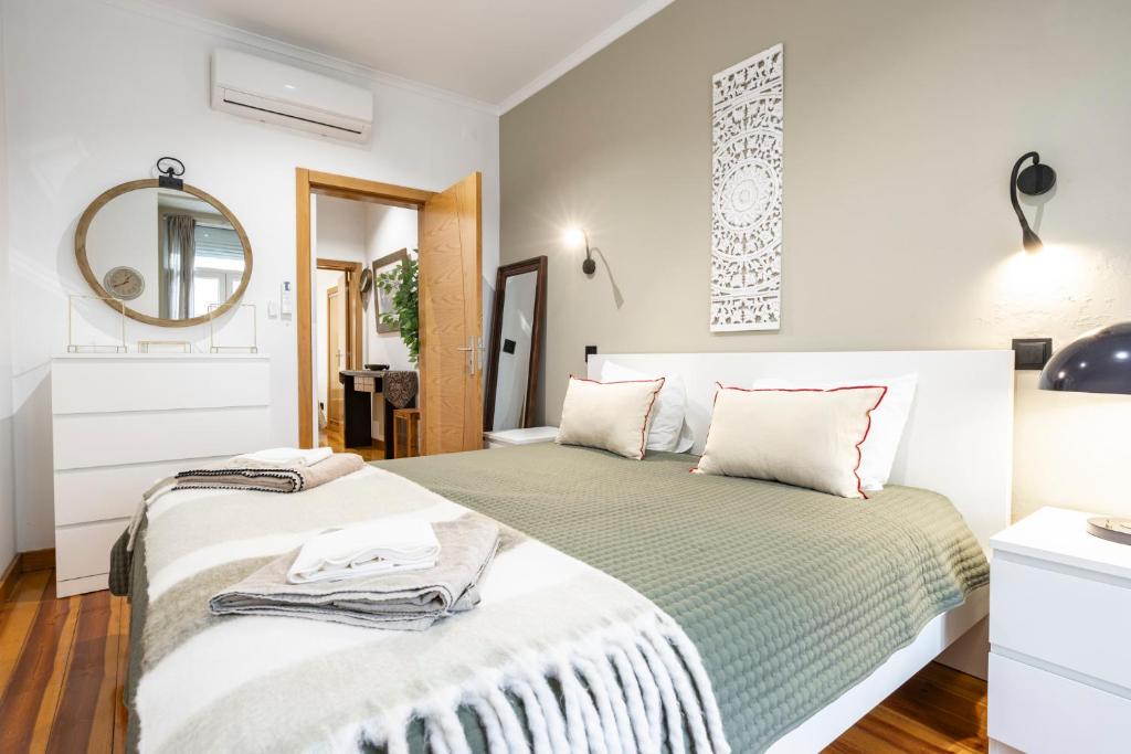 Cozy 3BR-Sleeps 8 wAC Patio Near Av Liberdade