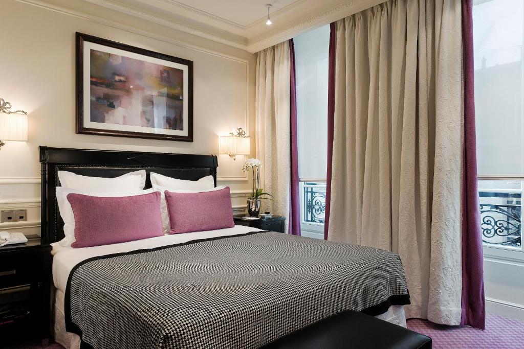 Postel nebo postele na pokoji v ubytování Hôtel Keppler