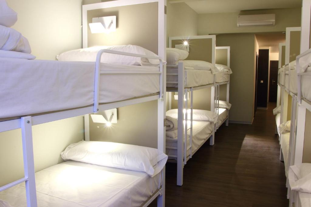 Postel nebo postele na pokoji v ubytování Poshtel Bilbao - Premium Hostel