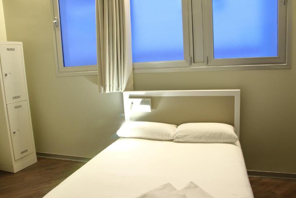 Postel nebo postele na pokoji v ubytování Poshtel Bilbao - Premium Hostel