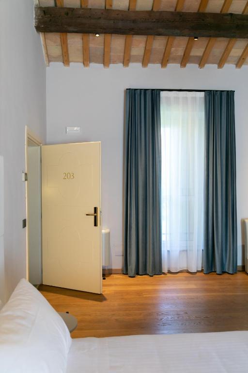 Villa Roncuzzi - Standard Doppel- Oder Zweibettzimmer Mit Balkon