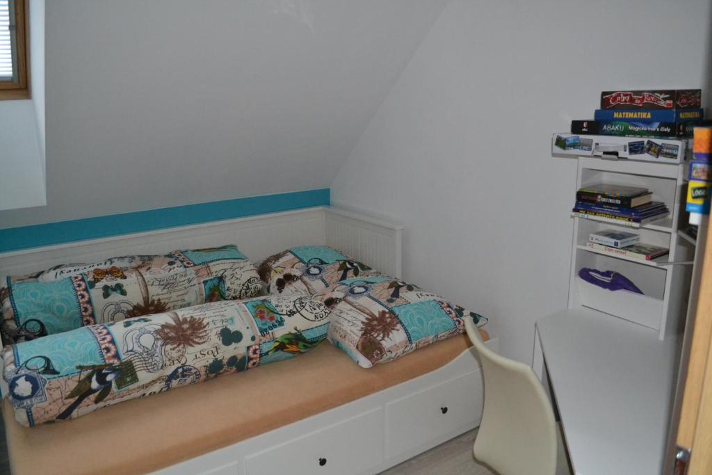 Postel nebo postele na pokoji v ubytování Chata Valca PATJA-v letnej sezóne pri prenajatí aj jedného apartmánu uzavrieme ostatné apartmány-záleží na na pohodlí našich hostí
