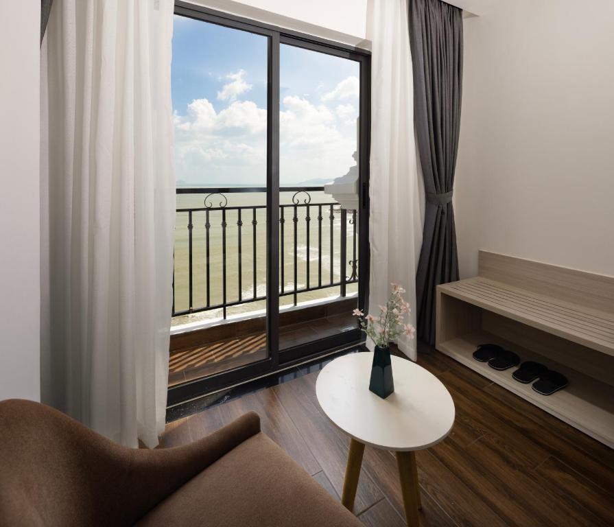 Phòng Deluxe 3 Người Nhìn Ra Biển