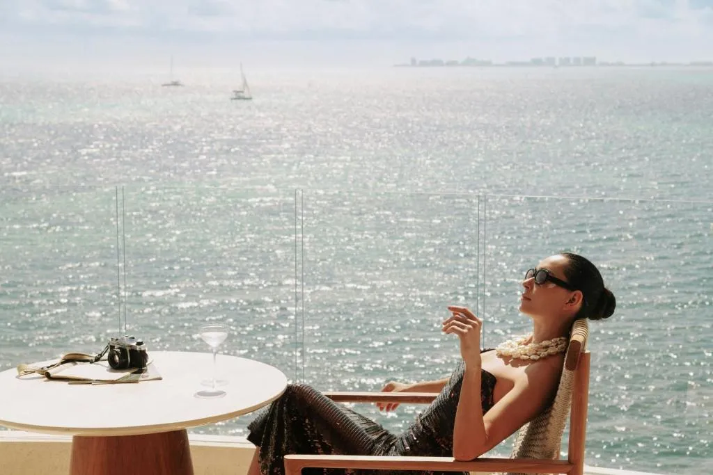 One-Bedroom Caroline Astor King Suite with Ocean View and Tub