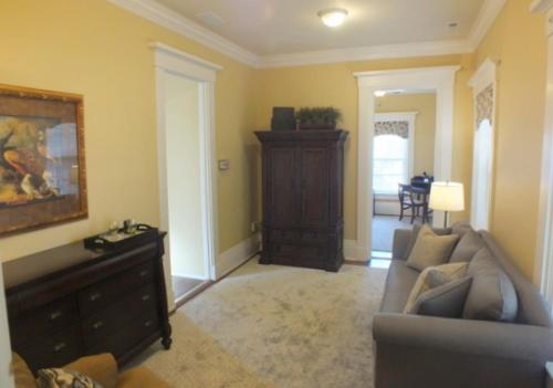 The Pepin Mansion B&B on Mansion Row - 10 min to start of the Bourbon Trail - Deluxe King Suite