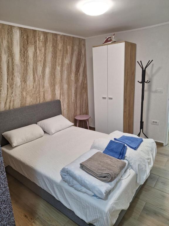 a bedroom with a bed with towels on it at Dream 3 in Vračar (historical)