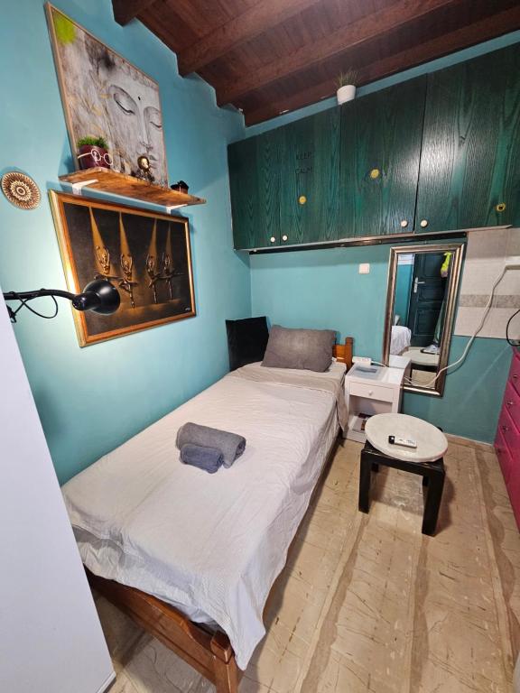 a small bedroom with a bed and a table at CaN-CaN in Mikonos