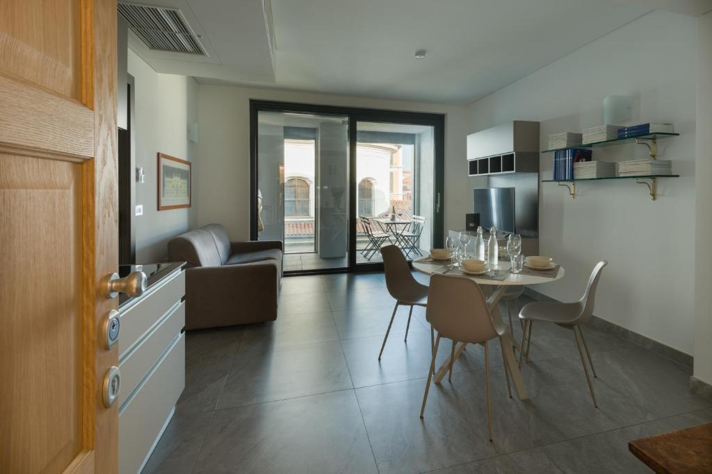 a kitchen and living room with a table and chairs at Bergamo SottoSopra Gold in Bergamo