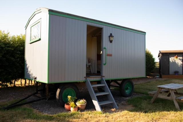 a green and white tiny house on a trailer at Galahad - Shepherd's Hut in Northrepps