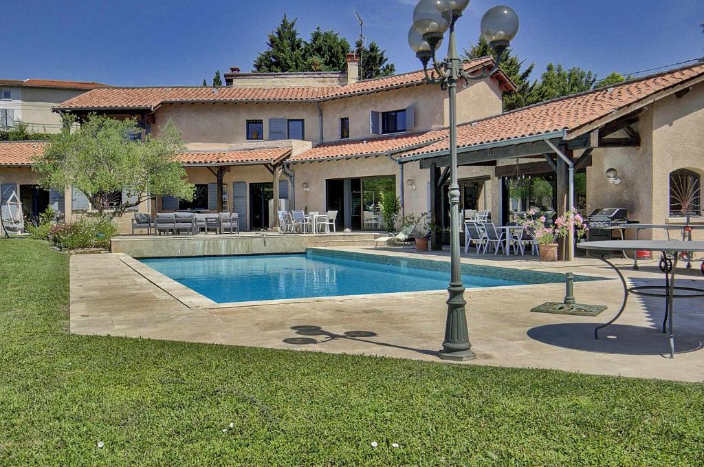 a house with a swimming pool in front of a house at Villa d'Exception 330m Piscine 12x6 in Fontaines-Saint-Martin