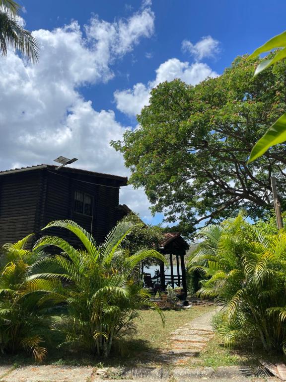 a house with a gazebo and palm trees at Chalet Palo DAgua in Turbaco