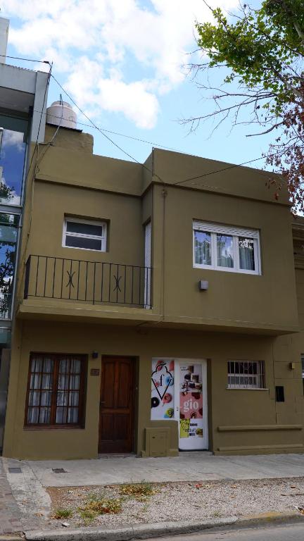 a yellow house with a balcony on top of it at EL RELOJ in Chascomús