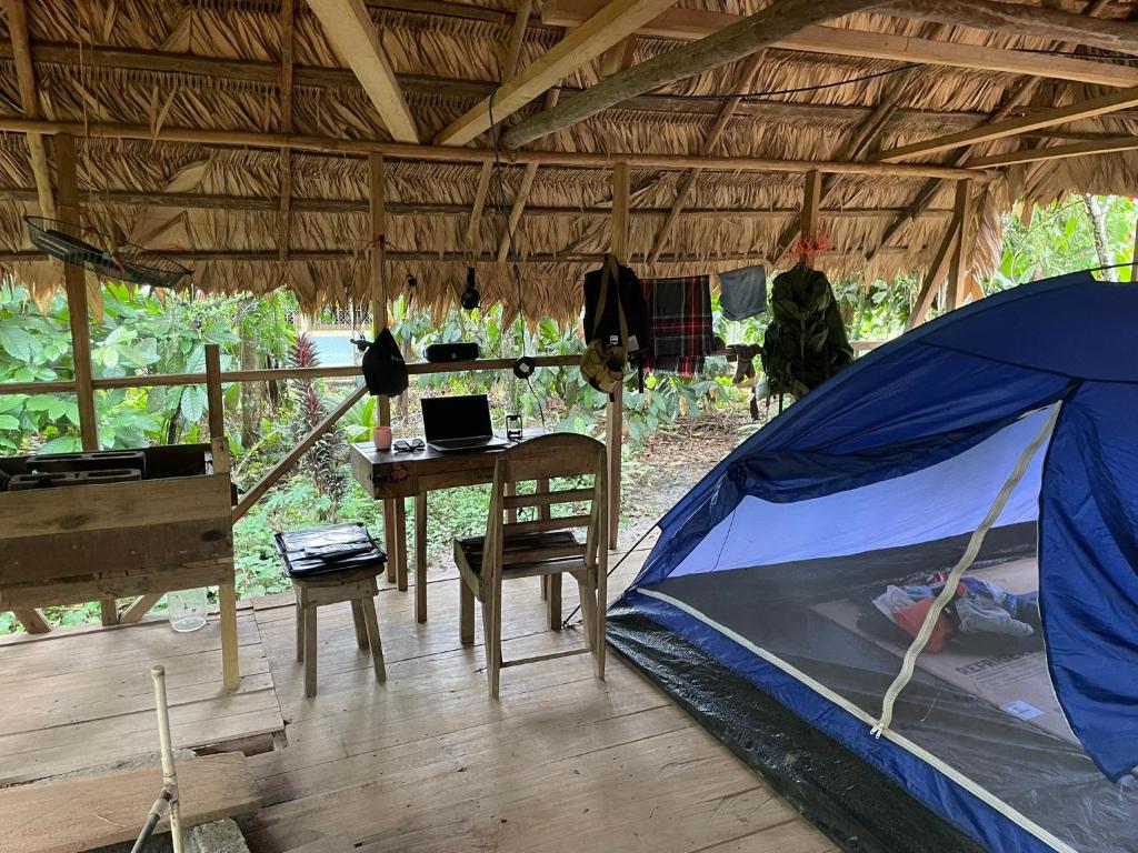 a tent and a table and a desk with at BriBri AdvenTOURS in Tapantí