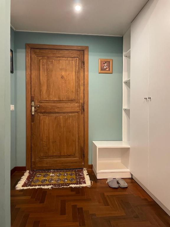 a room with a wooden door with a rug in front at Arkham Casa Vacanze in Amelia