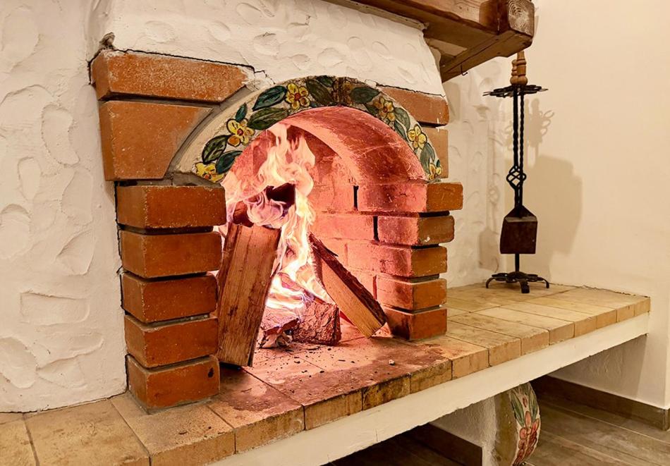 a brick oven sitting on top of a table at Къща за гости Арт Спектър in Bratsigovo