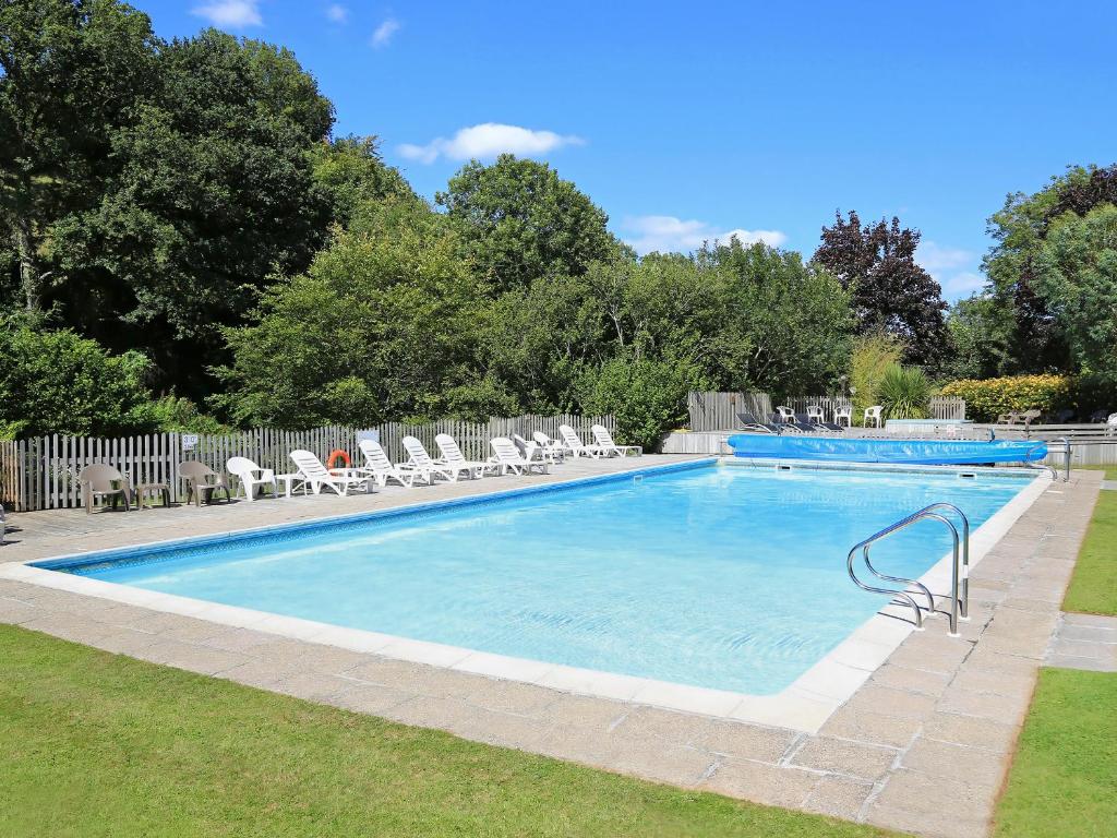 a large swimming pool with chairs at Tuckenhay, Mill Leat - Fcv in Ashsprington