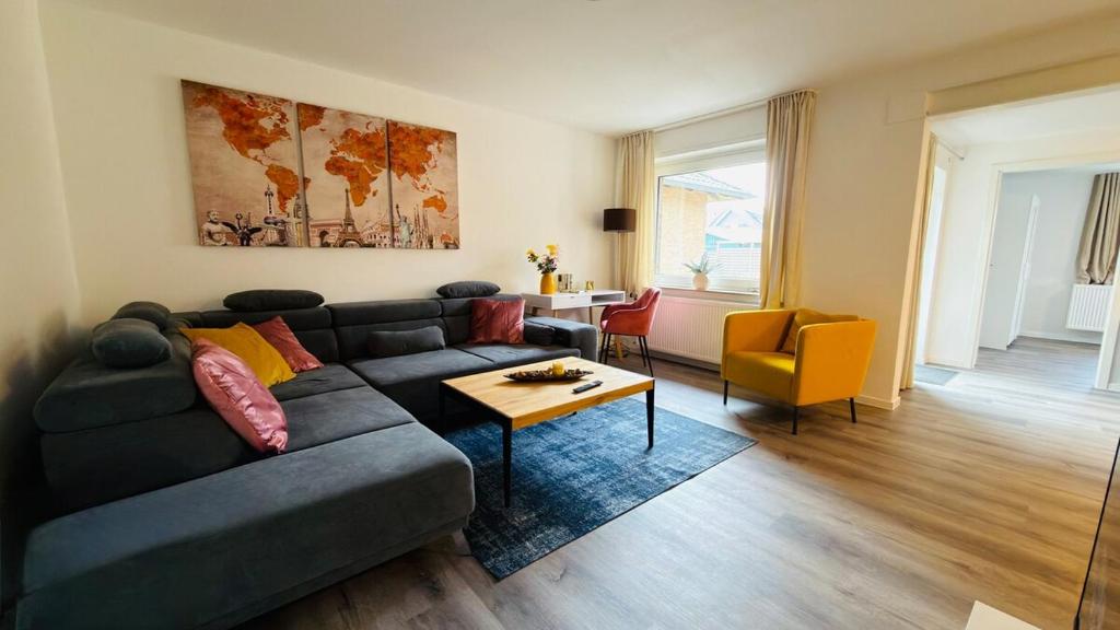a living room with a couch and a table at Miras Guesthouse Ferienwohnung in Lengerich