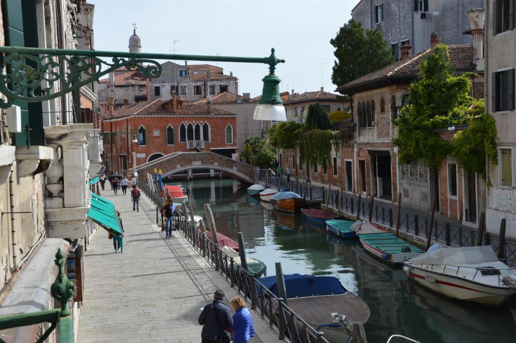 Dorso Duro Apartment - Double Room With Shared Bathroom
