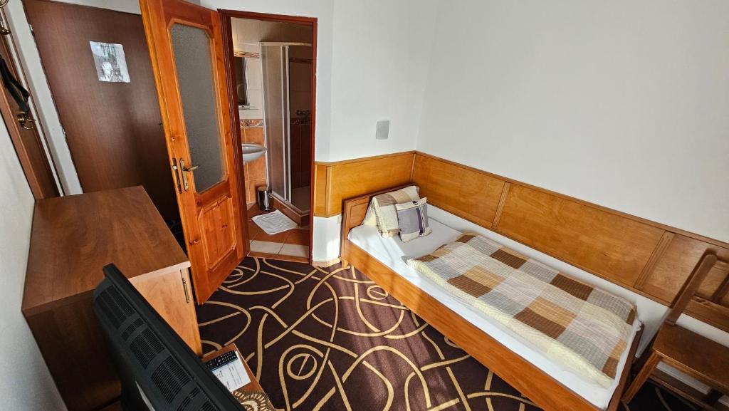 an overhead view of a small room with a bed at Penzión Magnólia in Trenčín
