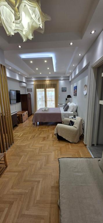 m&s apartment omonoia