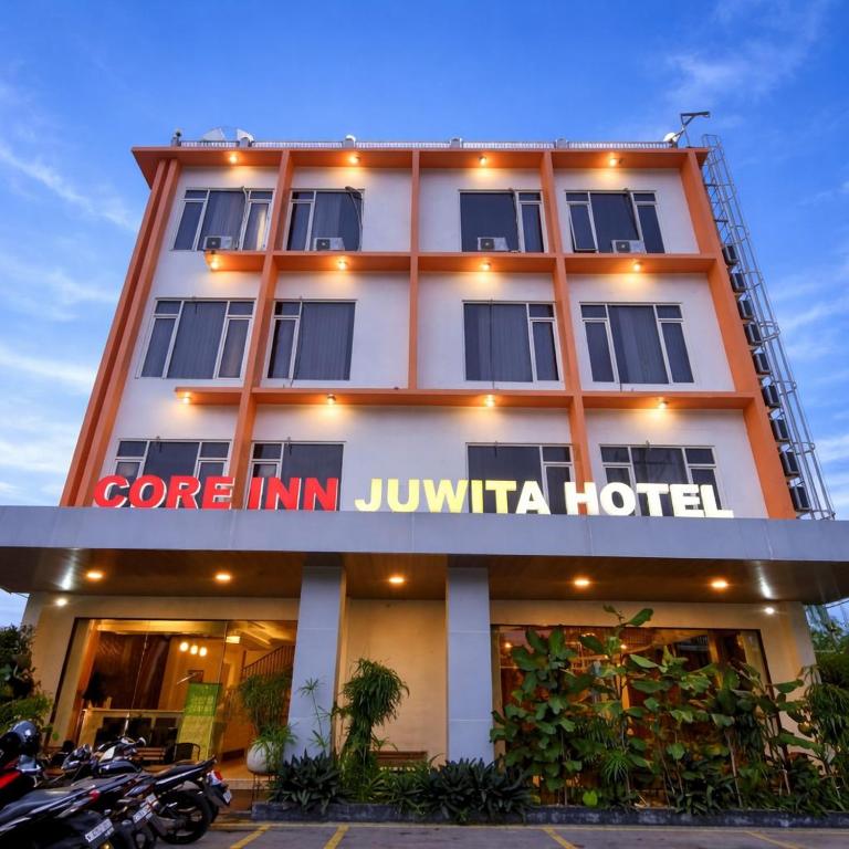 a hotel with motorcycles parked in front of it at core inn juwita hotel in Kepanjen