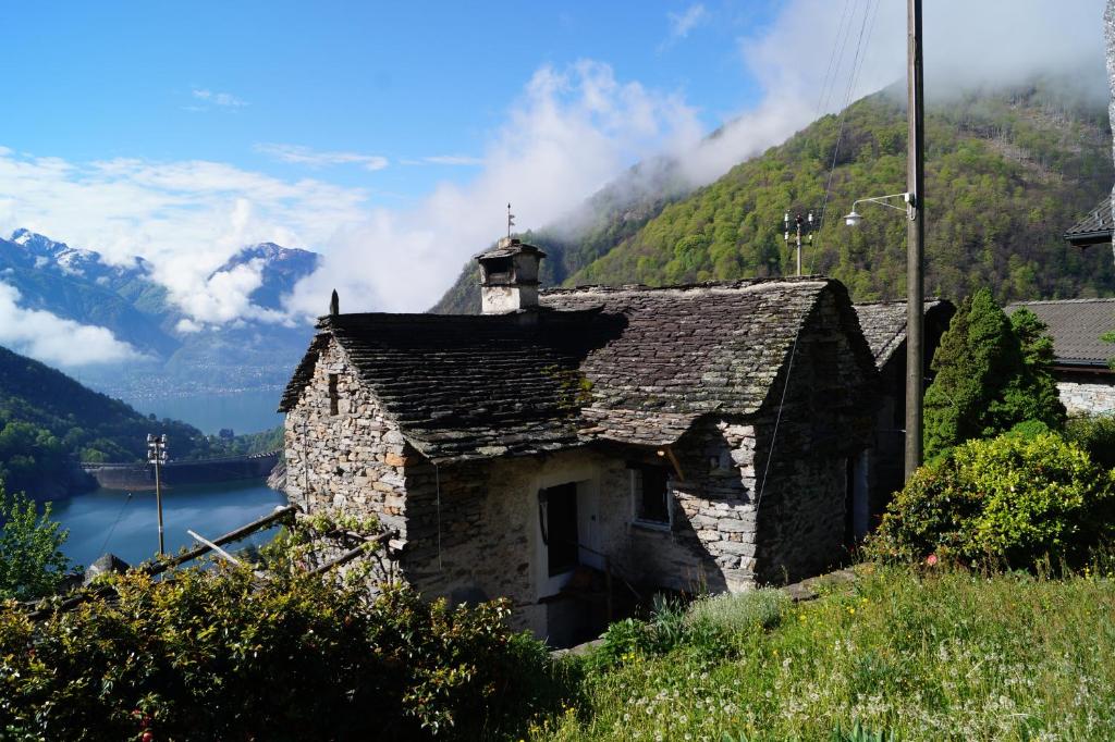 an old stone building sitting on top of a hill at Rustico Bellavista in Mergoscia