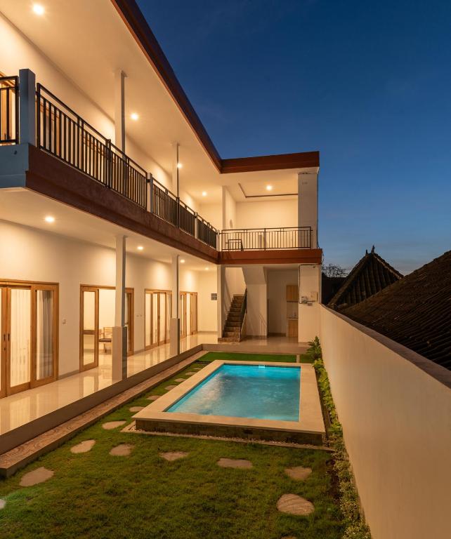 a swimming pool in the backyard of a house at Nang Aji House in Ungasan