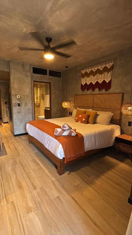 a bedroom with a large bed and a ceiling at Amplio Estudio con Balcon Tuk 004 in Tulum