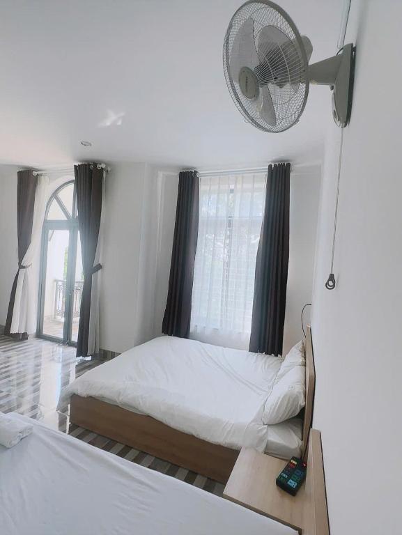 a bedroom with a bed and a fan at 44 đặng dung in Buon Ma Thuot