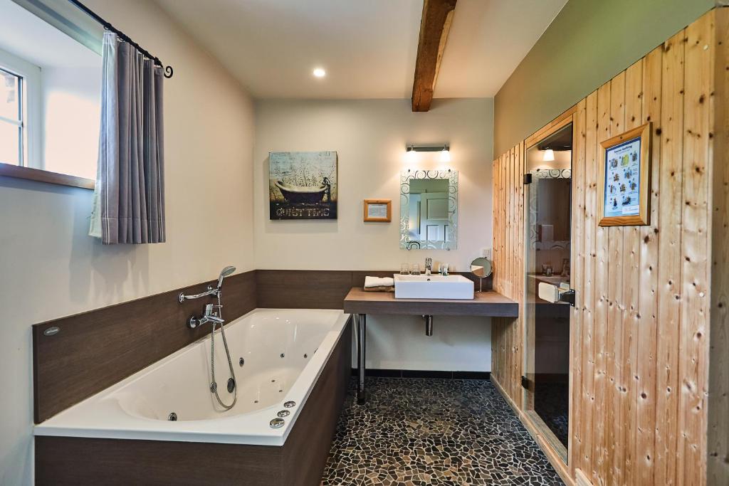 Koupelna v ubytování Wellness B&B De Zevenslaper