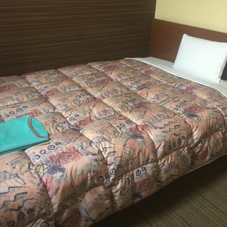 Postel nebo postele na pokoji v ubytování Hotel Niihama Hills