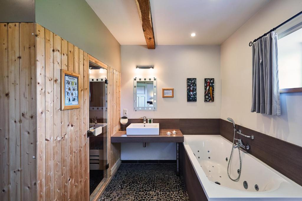 Koupelna v ubytování Wellness B&B De Zevenslaper