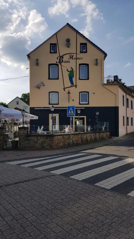 Beim Heines - Housity