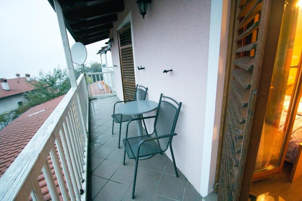 Balkón nebo terasa v ubytování Tourist Farm Gregorič