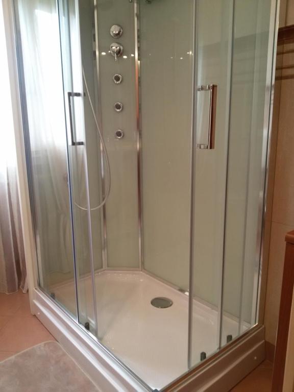 a shower with a glass enclosure in a bathroom at Casa Emanuela in Piazzola sul Brenta