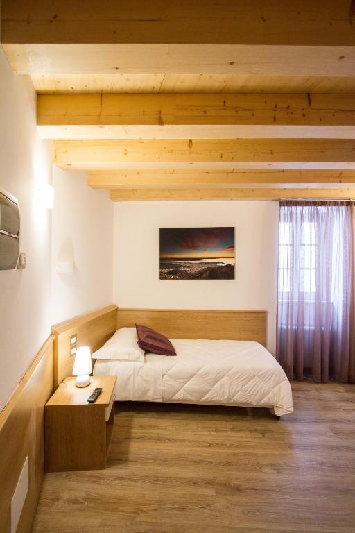 a bedroom with a bed and a table at Hotel All'Arco in Trieste