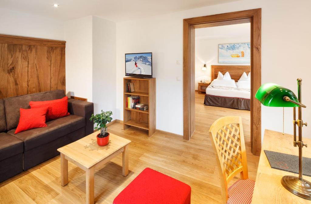 Posezení v ubytování Hotel Lech & Residenz Chesa Rosa
