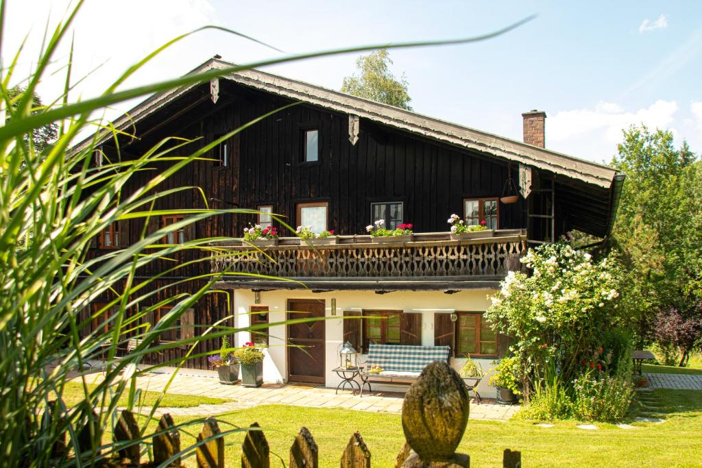 a house with a balcony on top of it at Bauernhaus auf dem Land in Hebertsfelden