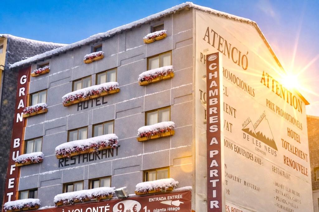 a hotel with snow on the side of it at Hotel Les Neus in Pas de la Casa