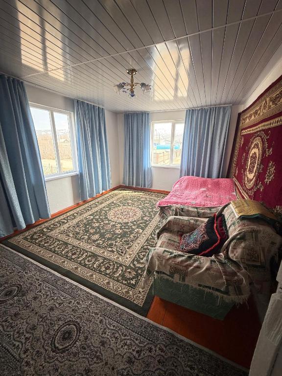 a bedroom with a bed and a rug at Baburs guest house in Orgochor