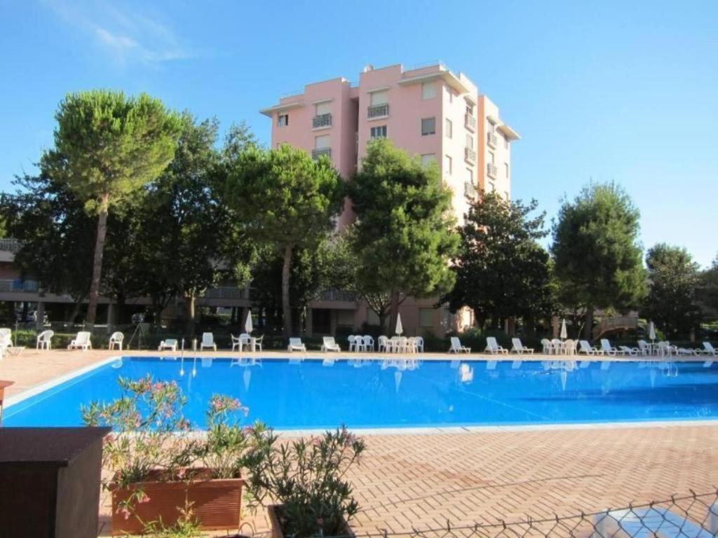 M452 - Marcelli, monolocale in residence con piscina