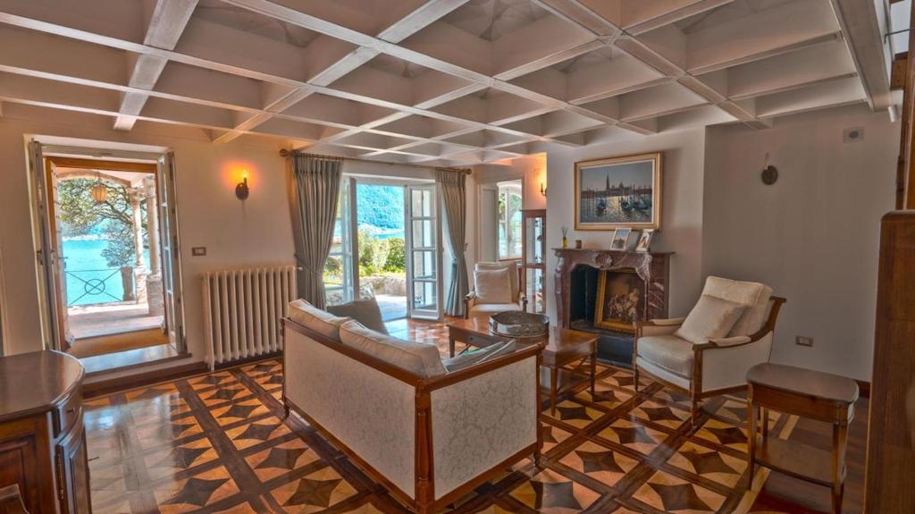 a living room with a couch and a fireplace at Villa Regina in Sala Comacina