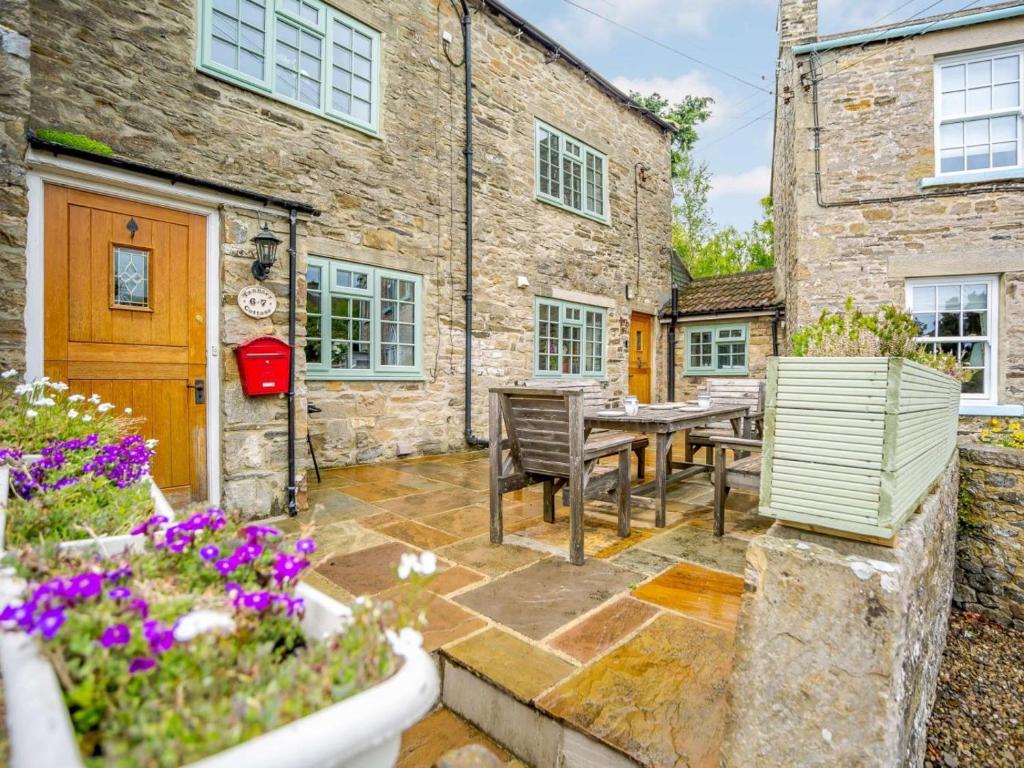 a patio with a table and chairs in front of a building at 2 Bed in Harmby Nr Leyburn oc-g0136 in Hornby