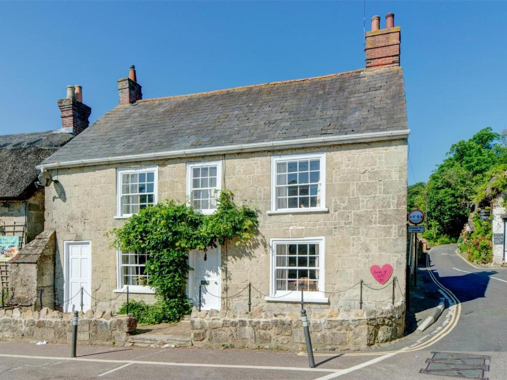 an old stone house with a heart painted on it at 4 Bed in Godshill oc-ic034 in Godshill