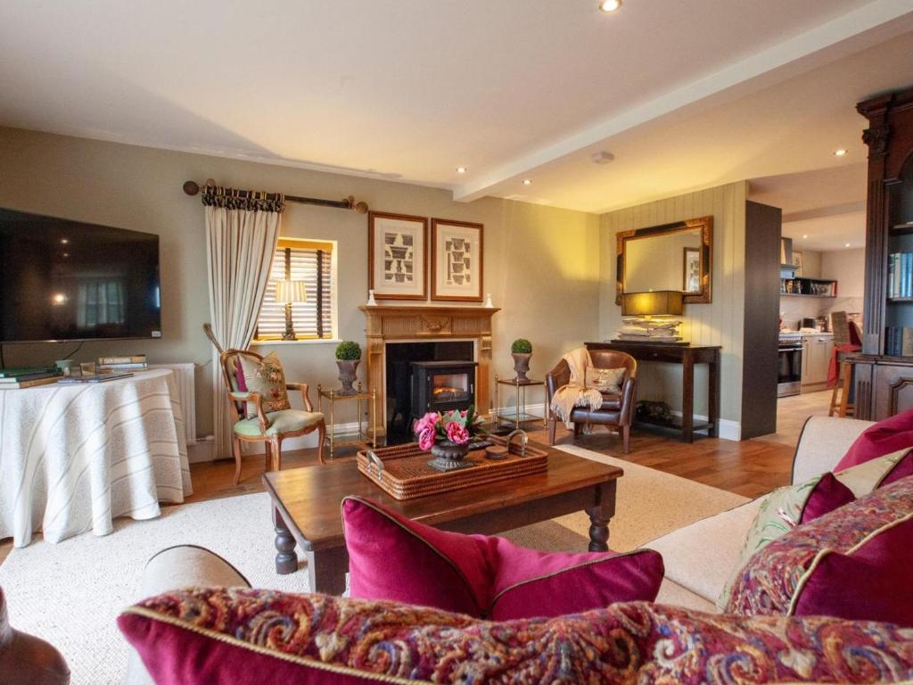 a living room with a couch and a fireplace at 2 Bed in Harrogate oc-75642 in Summer Bridge